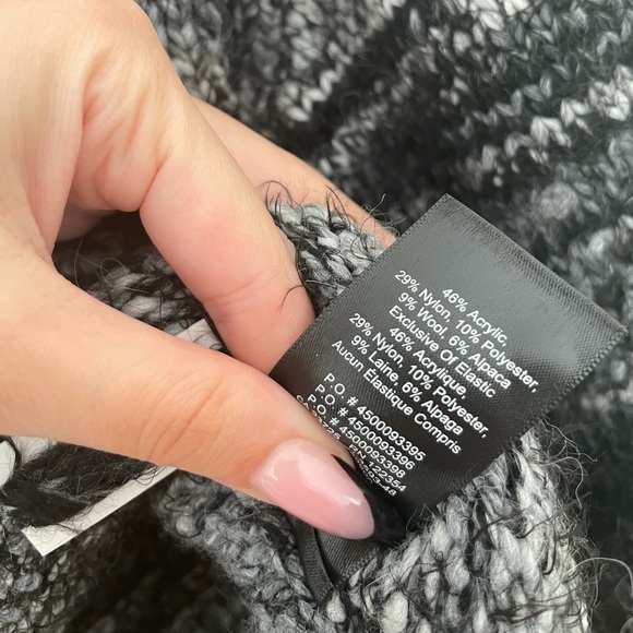 Babaton Wool Blend Turtle Neck Grey/Back in Size S - Picture 2 of 3